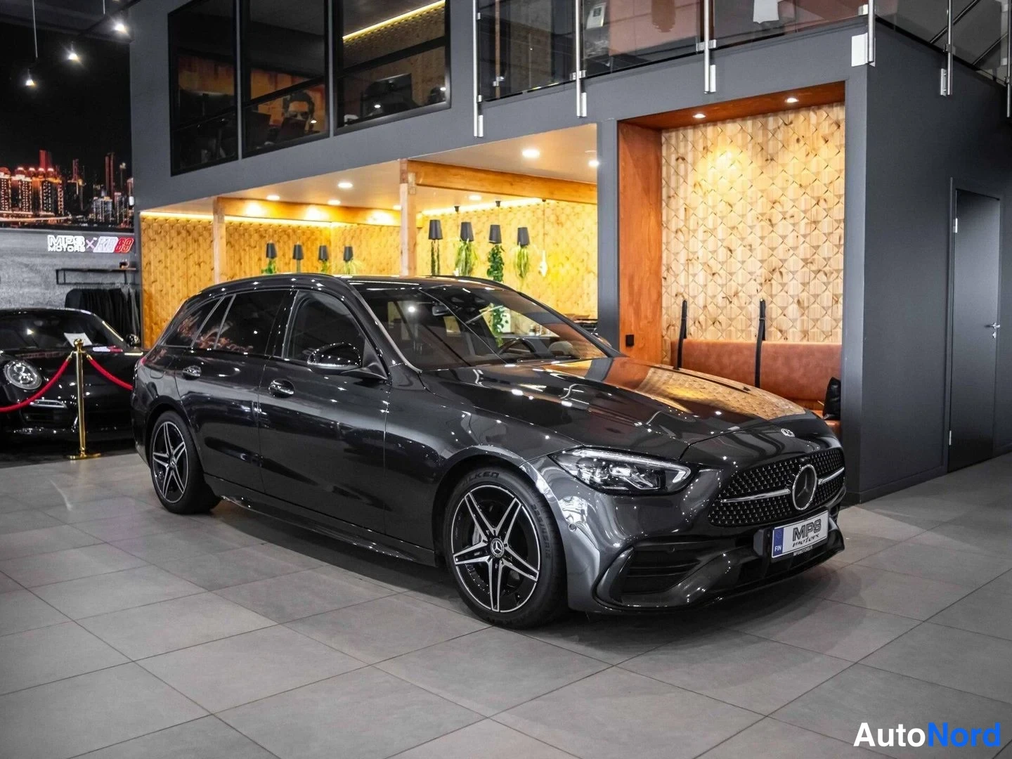 Harmaa Mercedes-Benz C 220 d 4MATIC 2023, etuviisto, keula oikealle, kuva 3