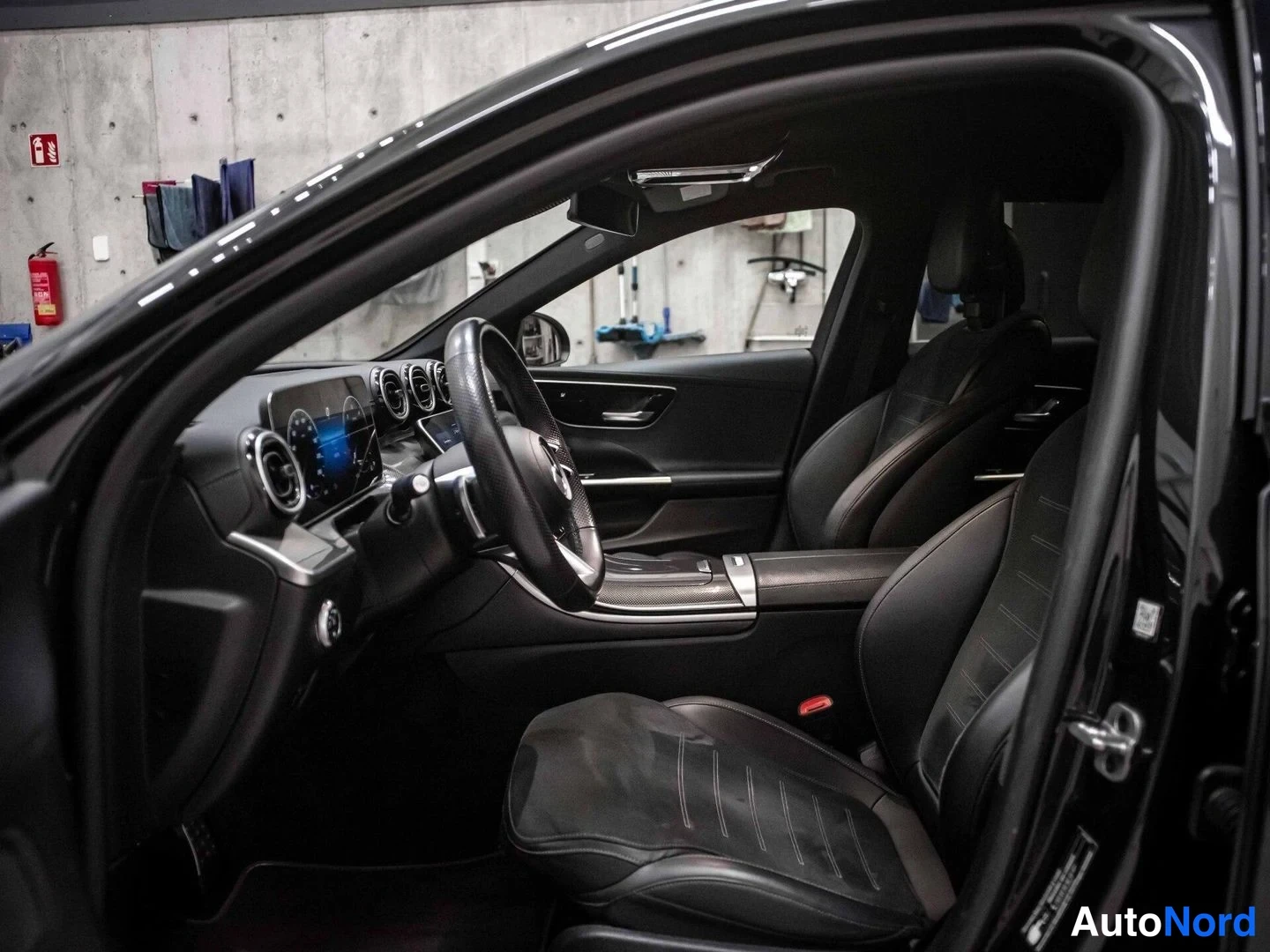 Harmaa Mercedes-Benz C 220 d 4MATIC 2023, ohjaamo, kuva 10