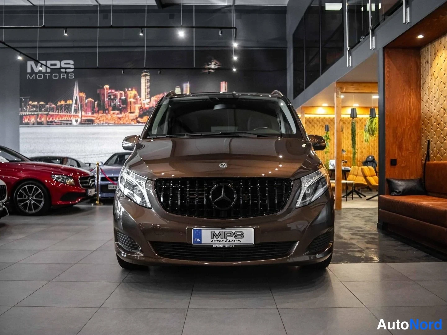 Ruskea Mercedes-Benz V 250 d 2017, edestä, kuva 5