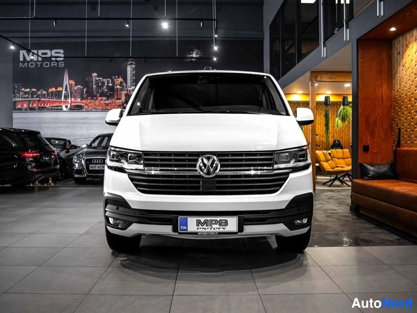 Valkoinen Volkswagen Transporter 2021, edestä, kuva 5