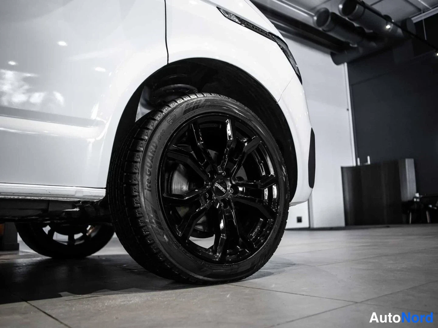 Valkoinen Volkswagen Transporter 2021, yksityiskohta, kuva 14