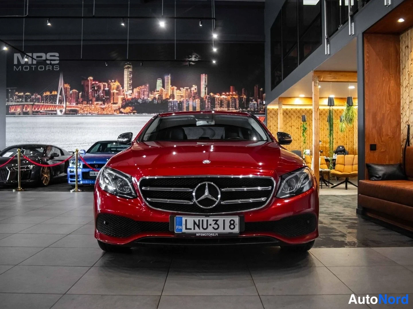 Punainen Mercedes-Benz E 220 d 4MATIC 2017, edestä, kuva 5