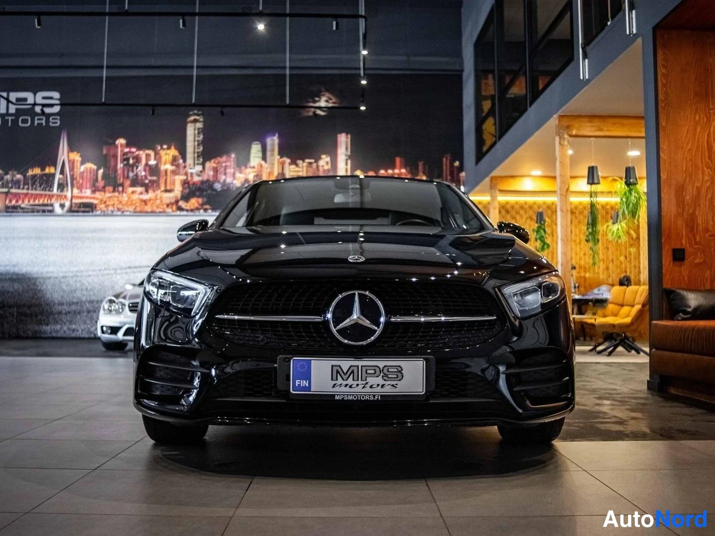 Musta Mercedes-Benz A 250 e 2021, edestä, kuva 5
