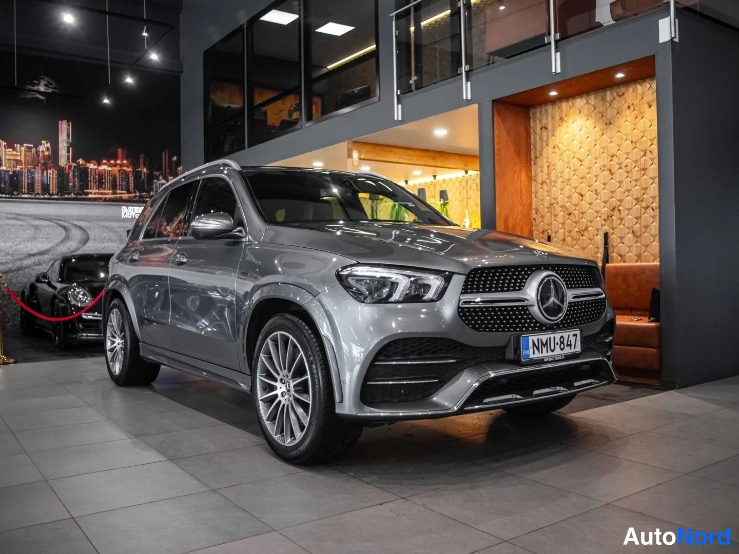 Harmaa Mercedes-Benz GLE 350 de 4MATIC 2020, etuviisto, keula oikealle, kuva 2