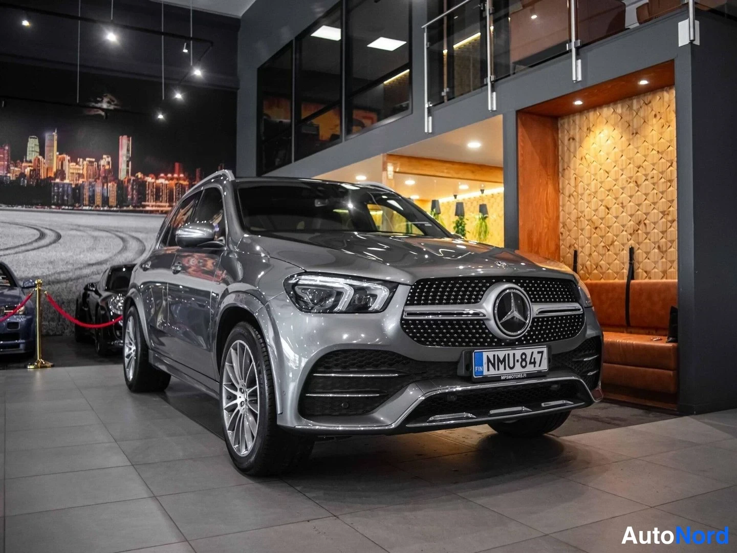 Harmaa Mercedes-Benz GLE 350 de 4MATIC 2020, etuviisto, keula oikealle, kuva 3
