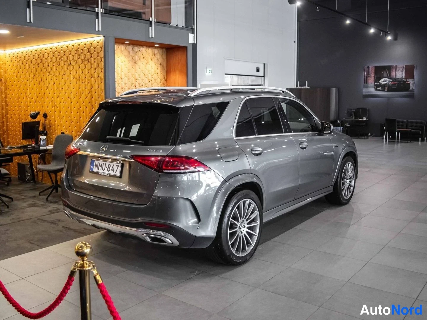 Harmaa Mercedes-Benz GLE 350 de 4MATIC 2020, takaviisto, kuva 6