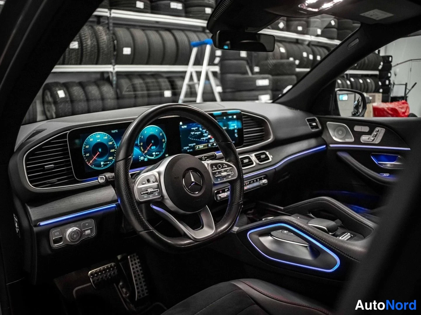 Harmaa Mercedes-Benz GLE 350 de 4MATIC 2020, ohjaamo, kuva 9