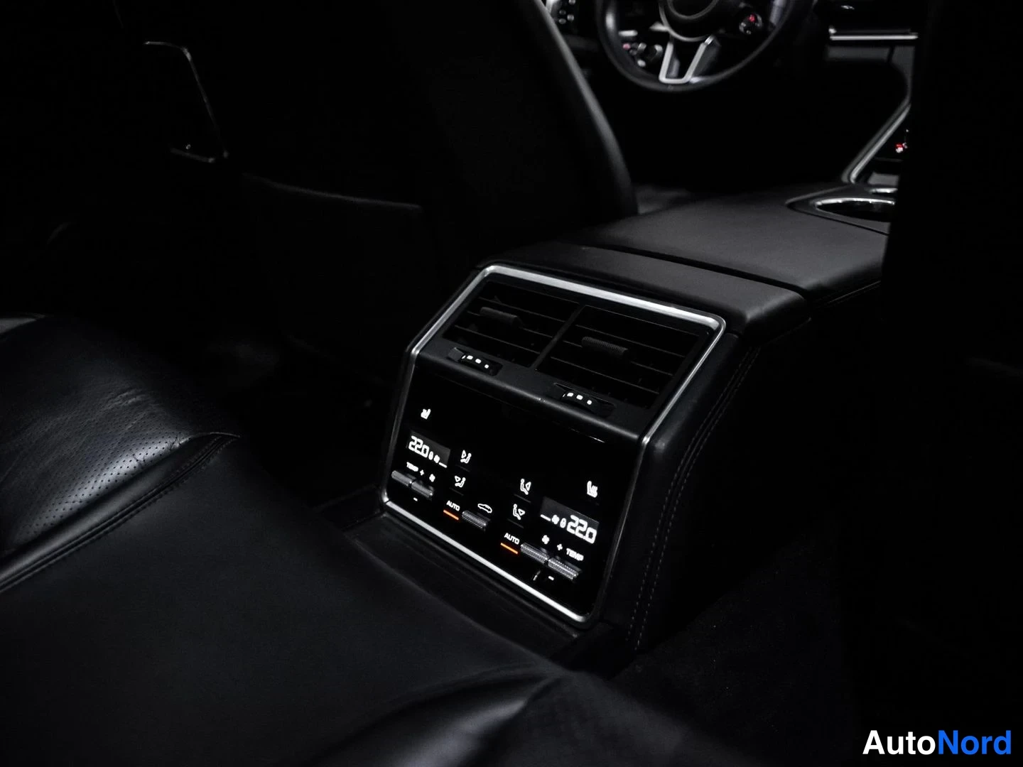 Musta Porsche Panamera 4 E-Hybrid 2018, yksityiskohta, kuva 22