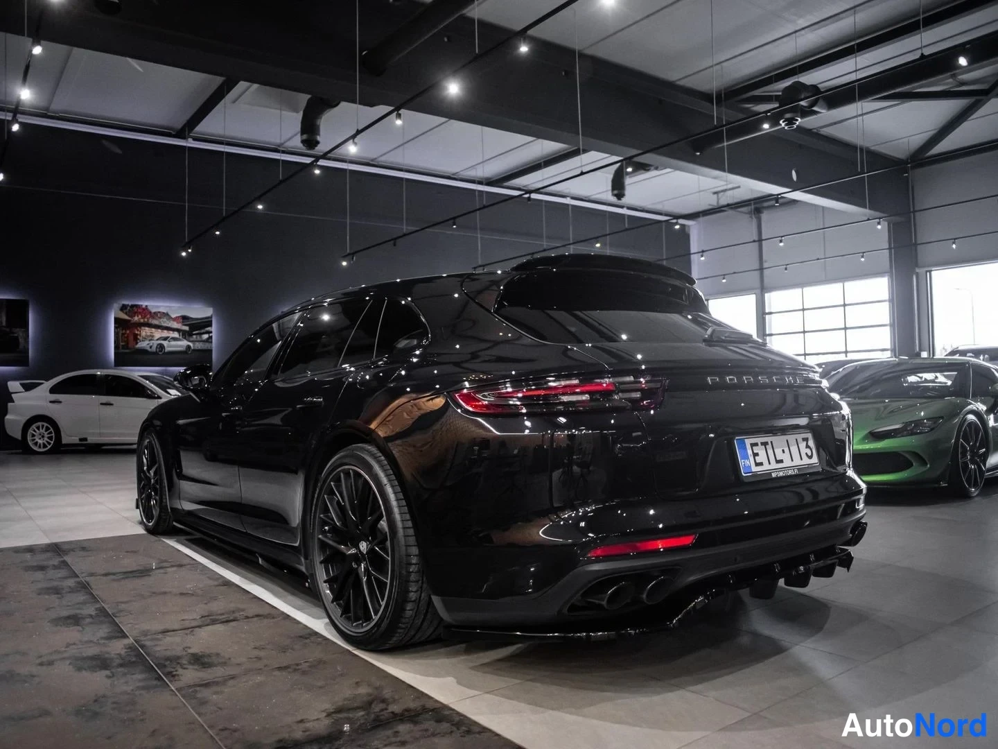 Musta Porsche Panamera 4 E-Hybrid 2018, takaviisto, kuva 9