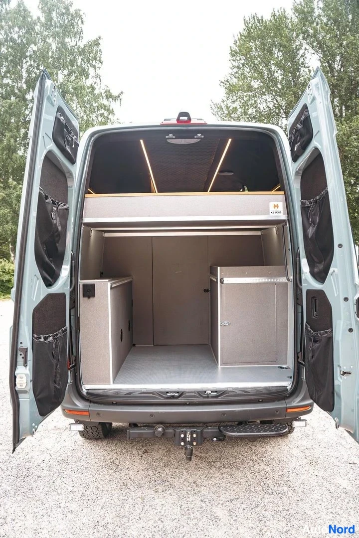 Harmaa Mercedes-Benz Sprinter 2023, tavaratila, kuva 8