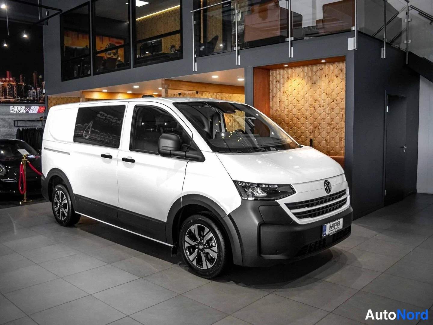 Valkoinen Volkswagen Transporter 2026, etuviisto, keula oikealle, kuva 4