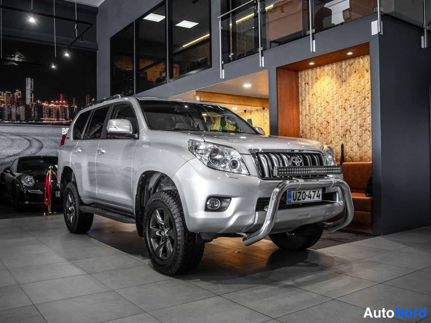 Hopea Toyota Land Cruiser 2012, etuviisto, keula oikealle, kuva 2