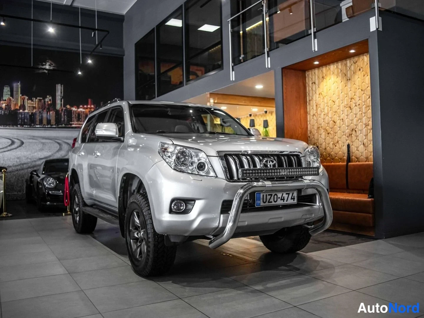 Hopea Toyota Land Cruiser 2012, etuviisto, keula oikealle, kuva 3