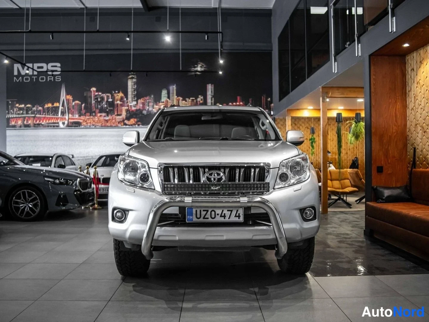 Hopea Toyota Land Cruiser 2012, edestä, kuva 5