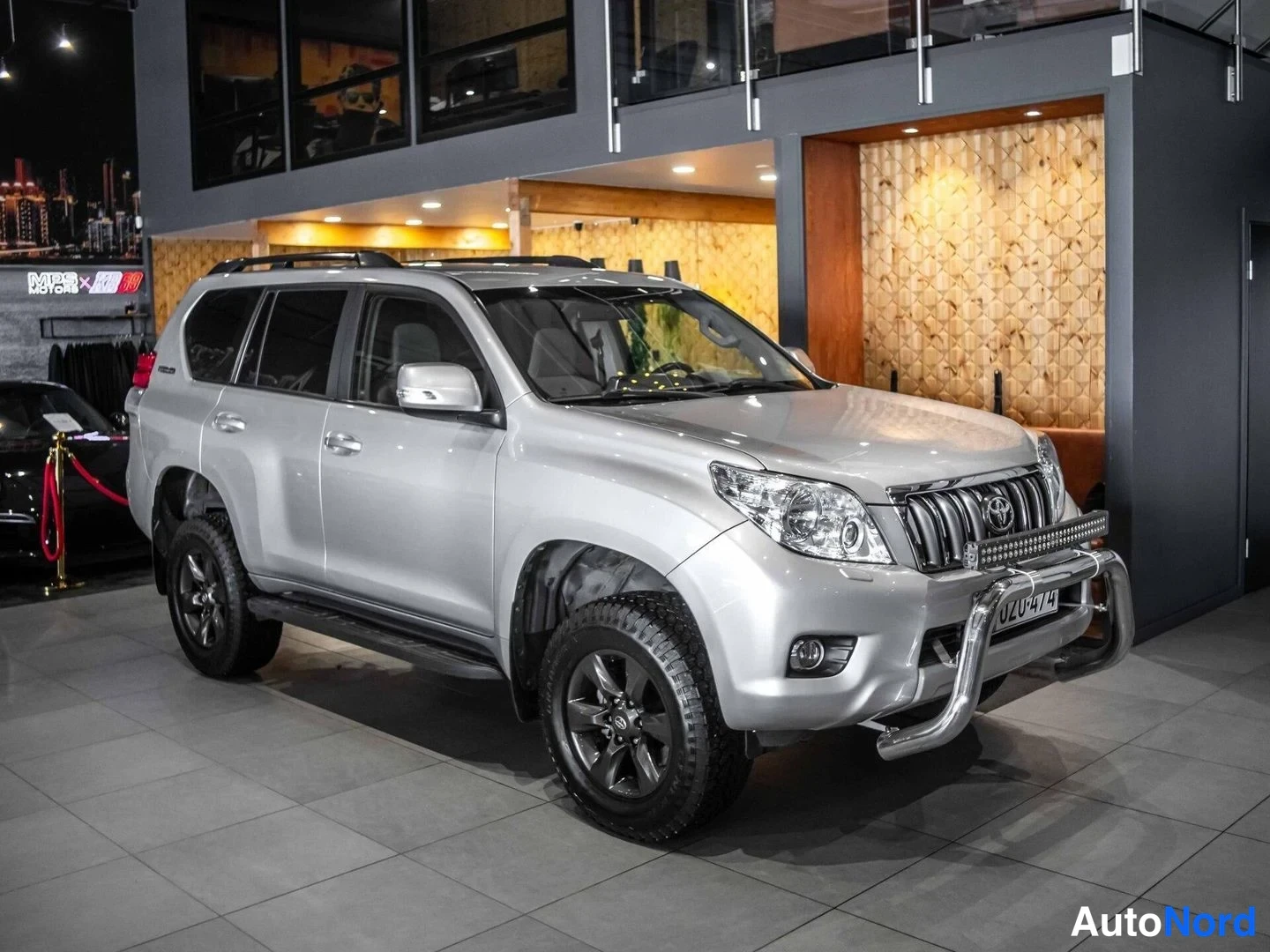 Hopea Toyota Land Cruiser 2012, etuviisto, keula oikealle, kuva 4