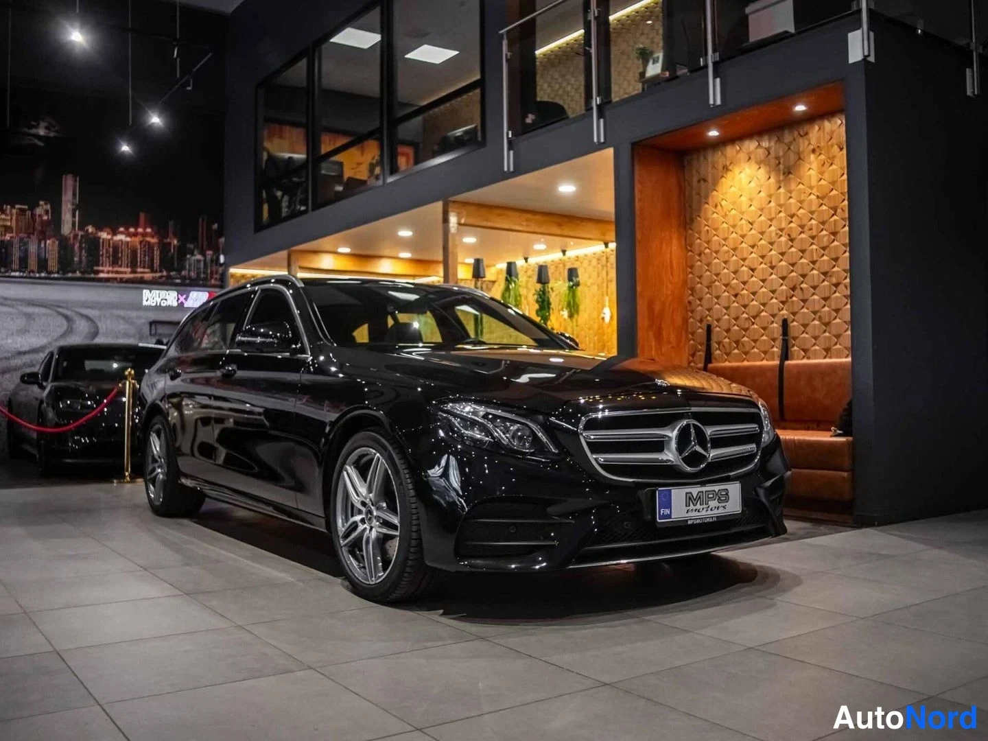 Musta Mercedes-Benz E 450 4MATIC 2020, etuviisto, keula oikealle, kuva 3