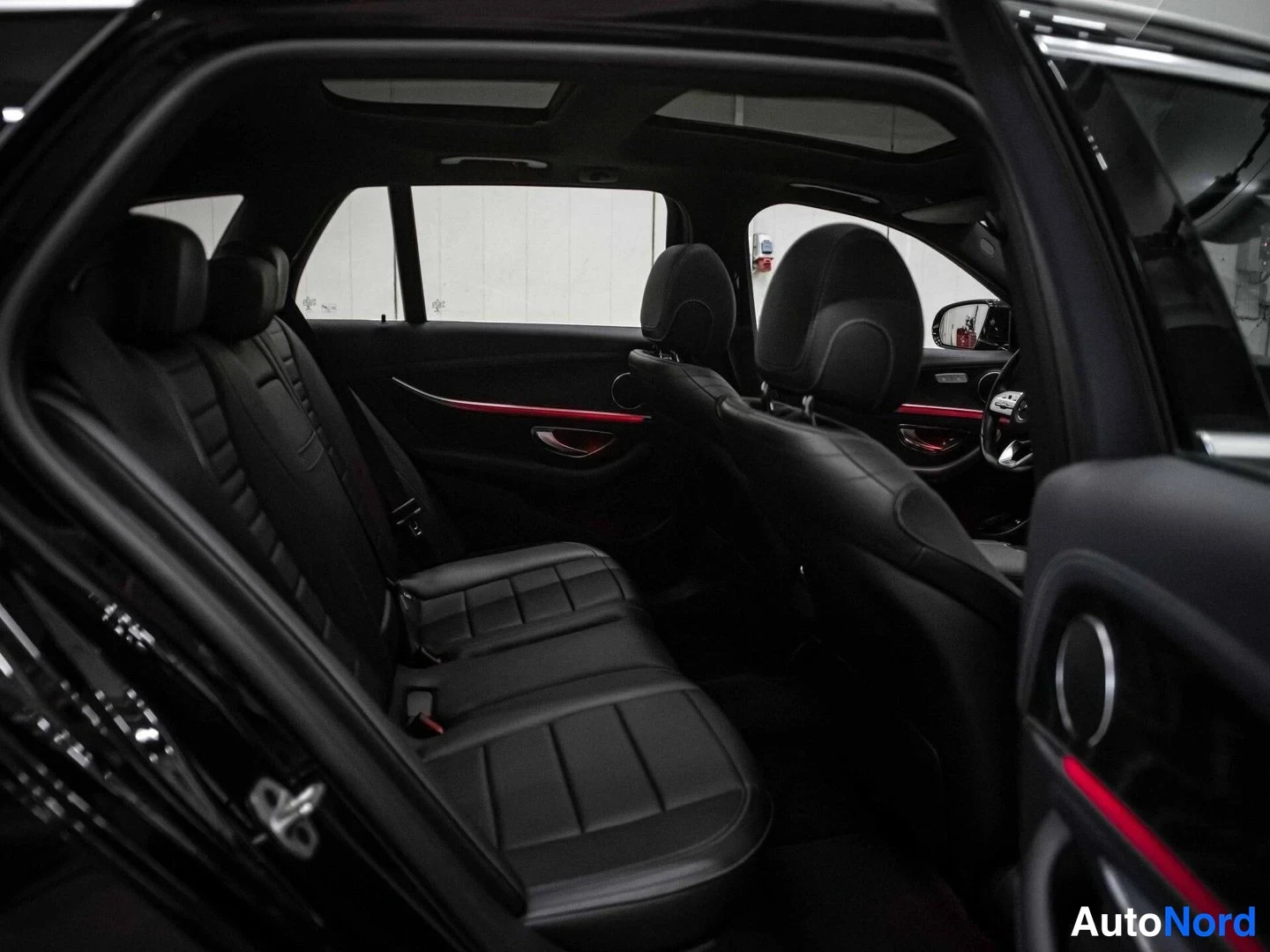Musta Mercedes-Benz E 450 4MATIC 2020, takaistuimet, kuva 15