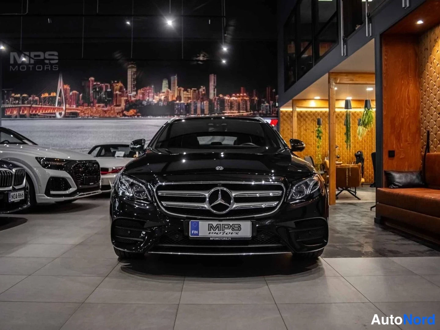 Musta Mercedes-Benz E 450 4MATIC 2020, edestä, kuva 5