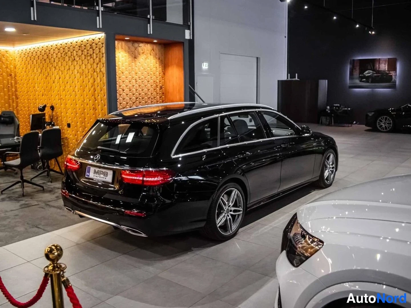 Musta Mercedes-Benz E 450 4MATIC 2020, takaviisto, kuva 6