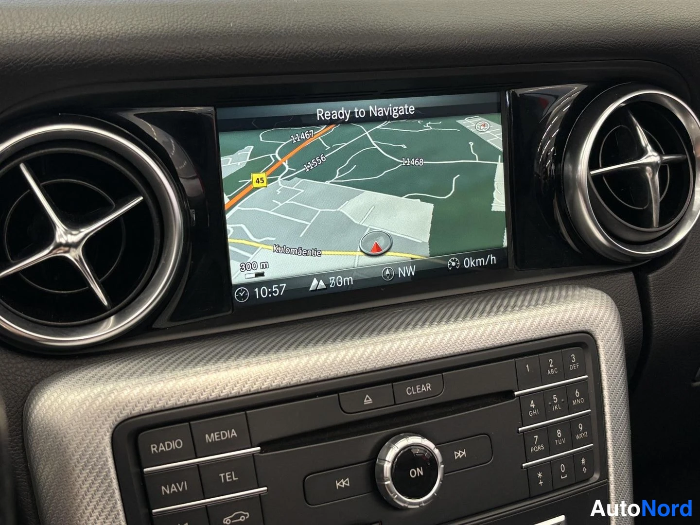 Musta Mercedes-Benz SLC 180 2017, yksityiskohta, kuva 17