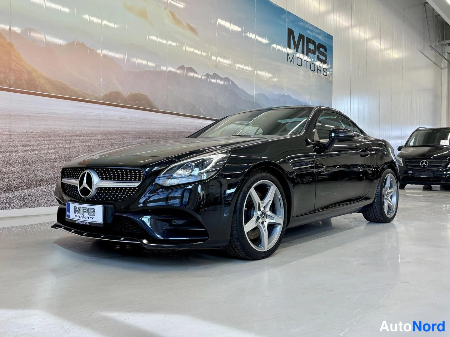 Musta Mercedes-Benz SLC 180 2017, etuviisto, keula vasemmalle, kuva 4