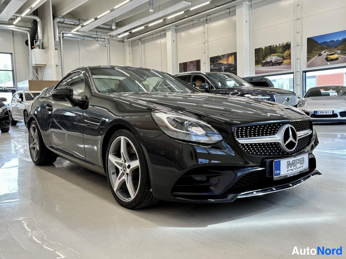 Musta Mercedes-Benz SLC 180 2017, etuviisto, keula oikealle, kuva 7