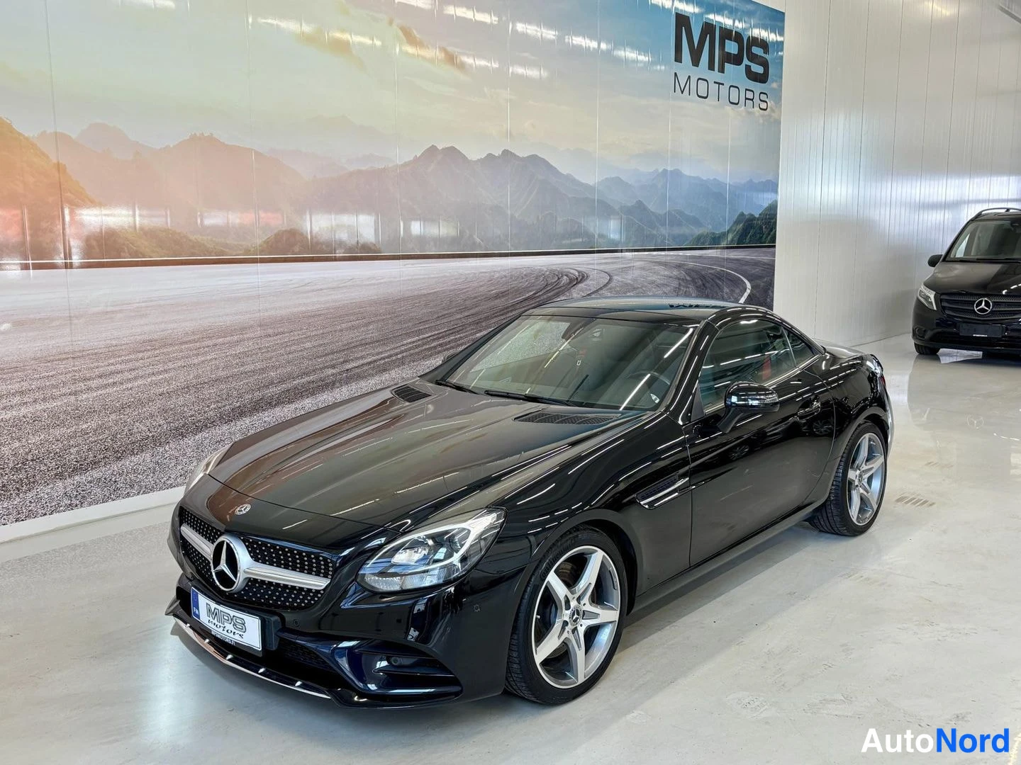 Musta Mercedes-Benz SLC 180 2017, etuviisto, keula vasemmalle, kuva 5