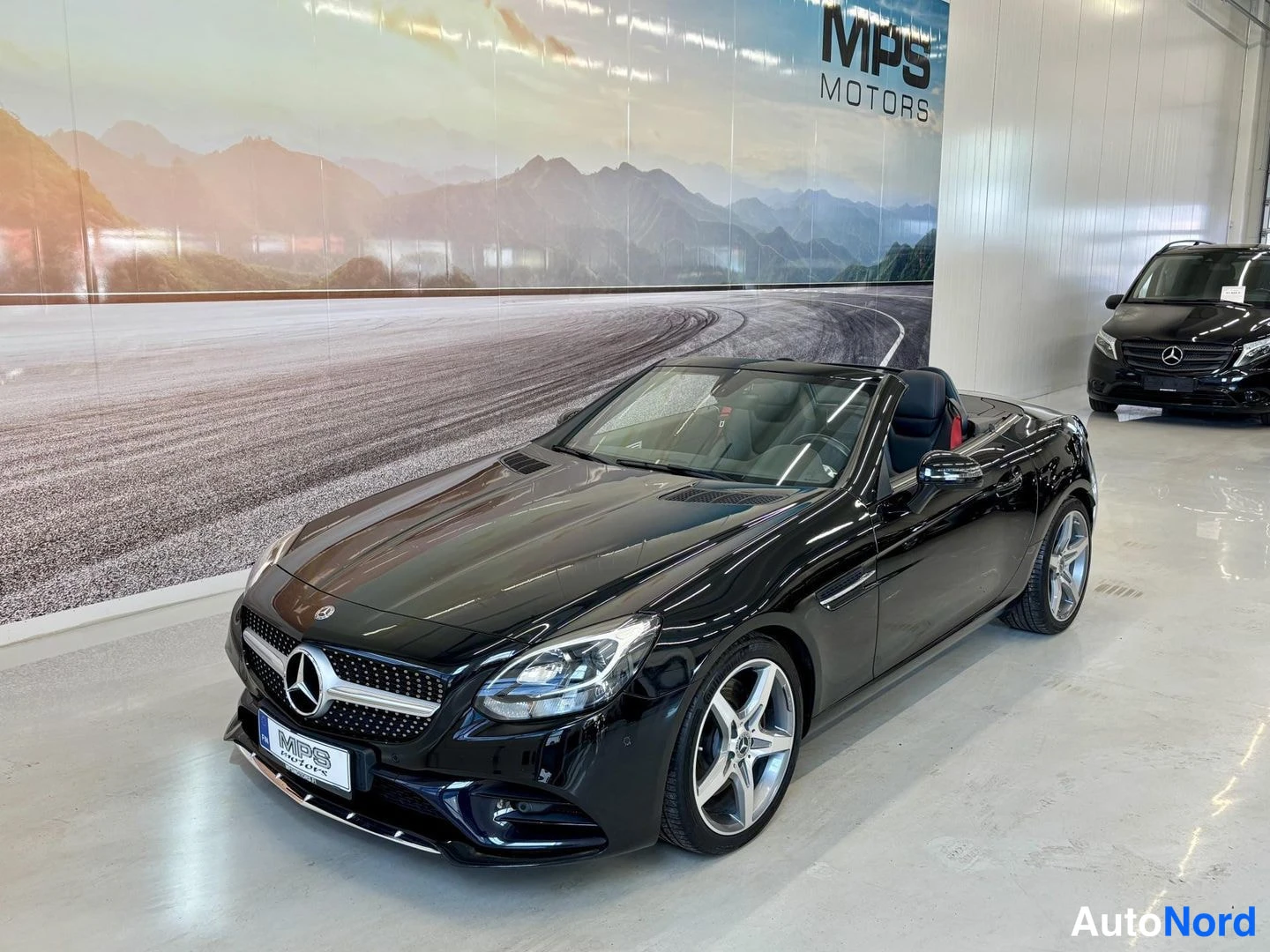 Musta Mercedes-Benz SLC 180 2017, etuviisto, keula vasemmalle, kuva 6
