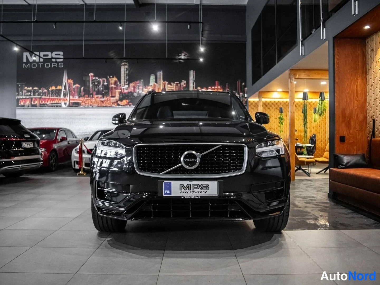 Musta Volvo XC90 2020, edestä, kuva 5