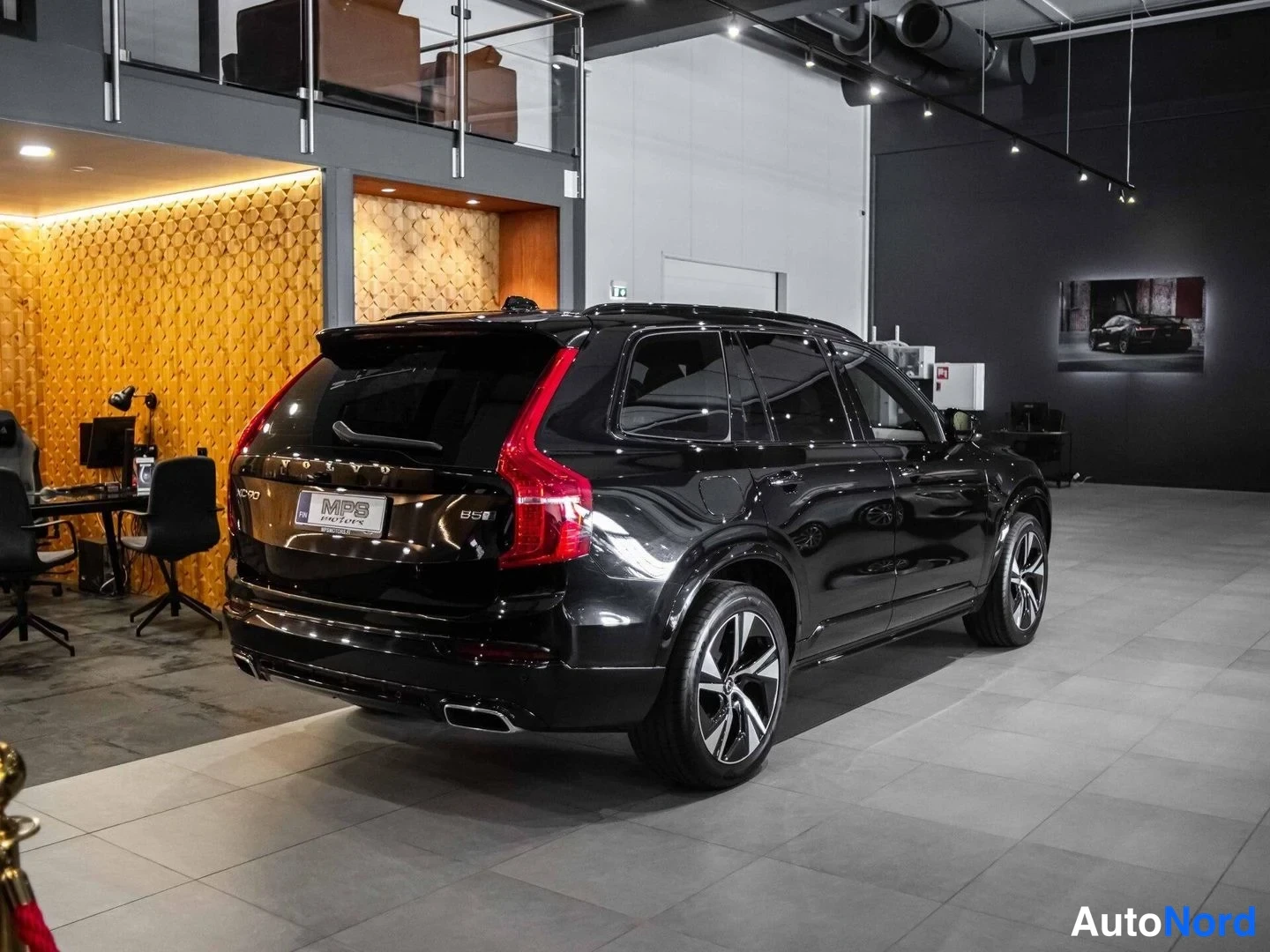 Musta Volvo XC90 2020, takaviisto, kuva 6