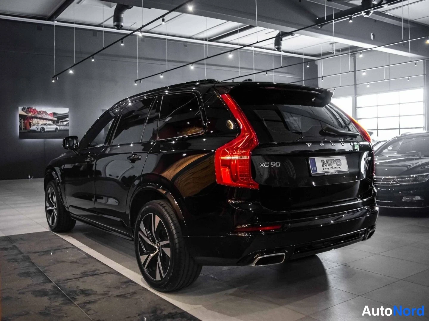 Musta Volvo XC90 2020, takaviisto, kuva 7