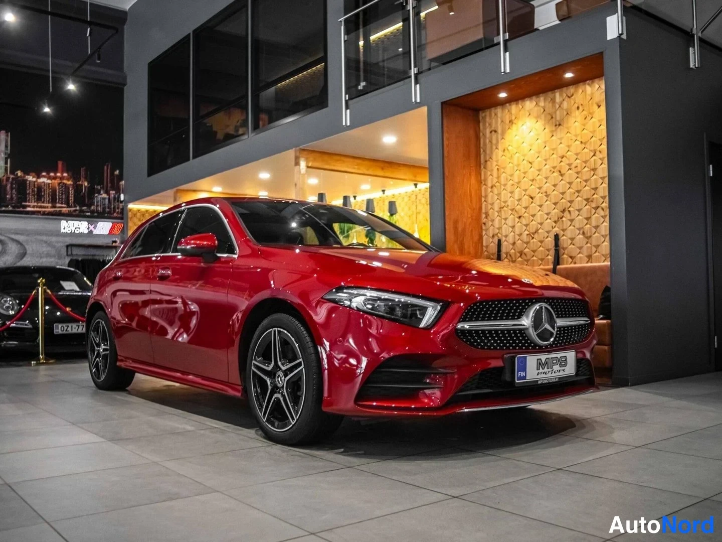 Punainen Mercedes-Benz A 250 e 2021, etuviisto, keula oikealle, kuva 3