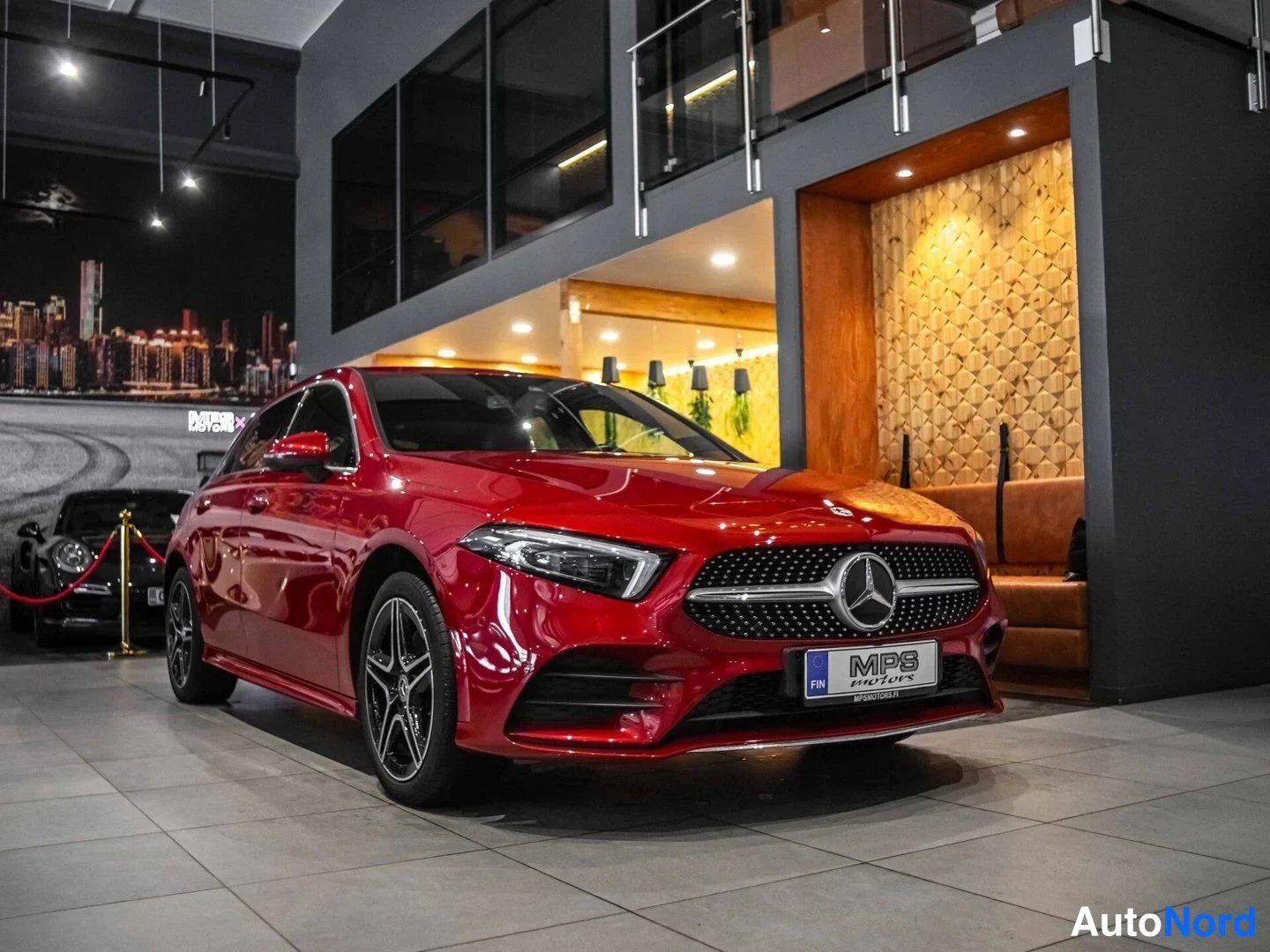Punainen Mercedes-Benz A 250 e 2021, etuviisto, keula oikealle, kuva 4