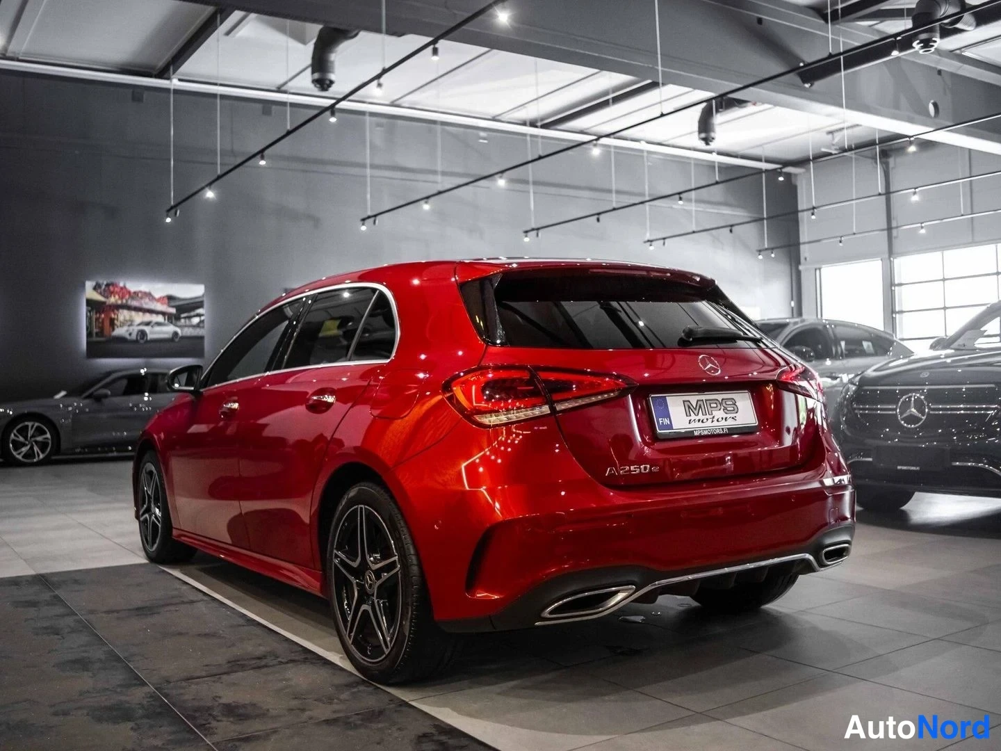 Punainen Mercedes-Benz A 250 e 2021, takaa, kuva 7