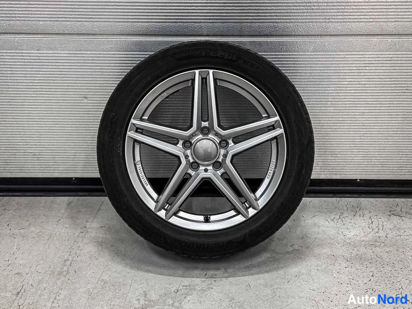 Punainen Mercedes-Benz A 250 e 2021, yksityiskohta, kuva 17