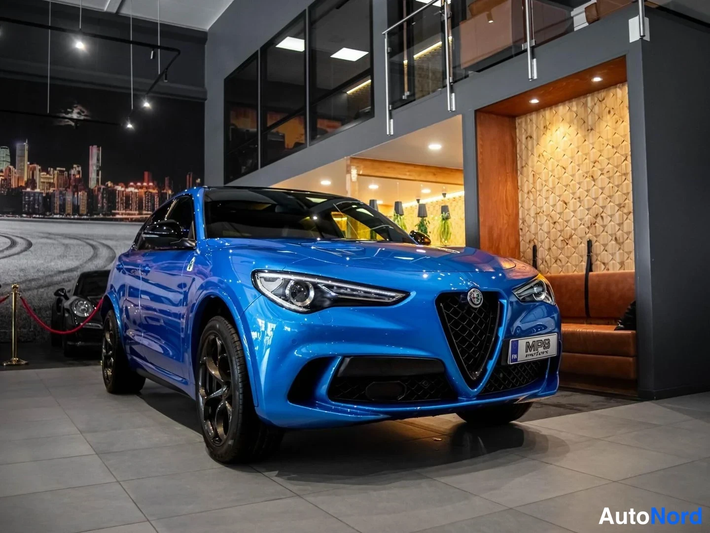 Sininen Alfa Romeo Stelvio 2022, etuviisto, keula oikealle, kuva 2