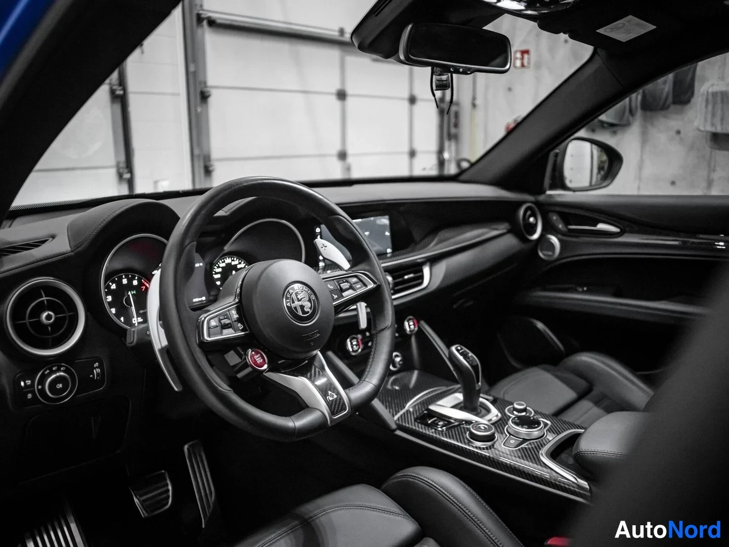Sininen Alfa Romeo Stelvio 2022, ohjaamo, kuva 9