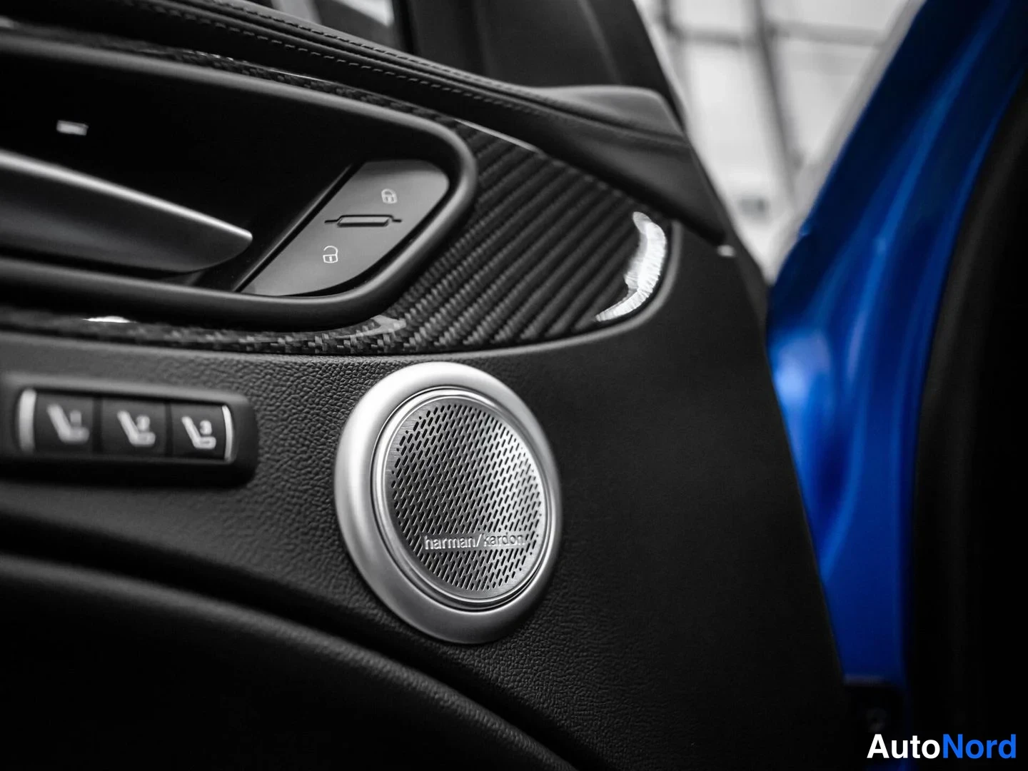 Sininen Alfa Romeo Stelvio 2022, yksityiskohta, kuva 20