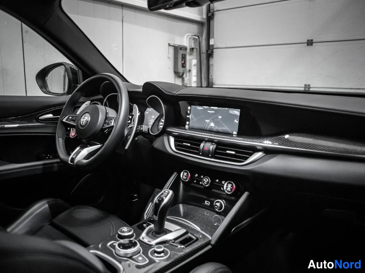 Sininen Alfa Romeo Stelvio 2022, ohjaamo, kuva 10