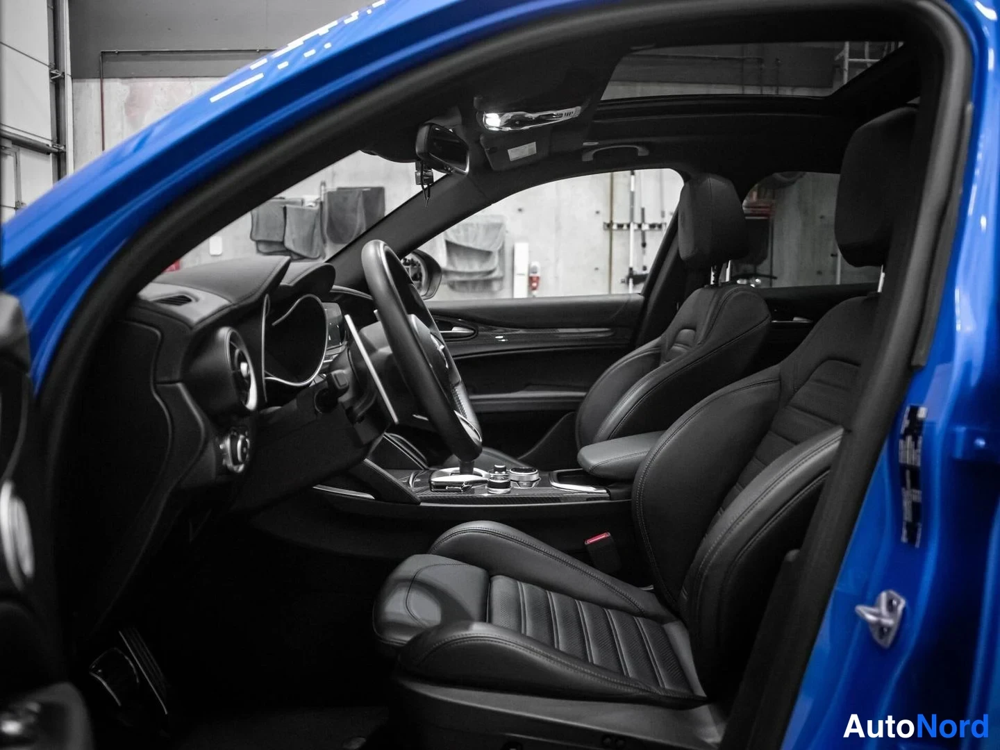 Sininen Alfa Romeo Stelvio 2022, ohjaamo, kuva 8