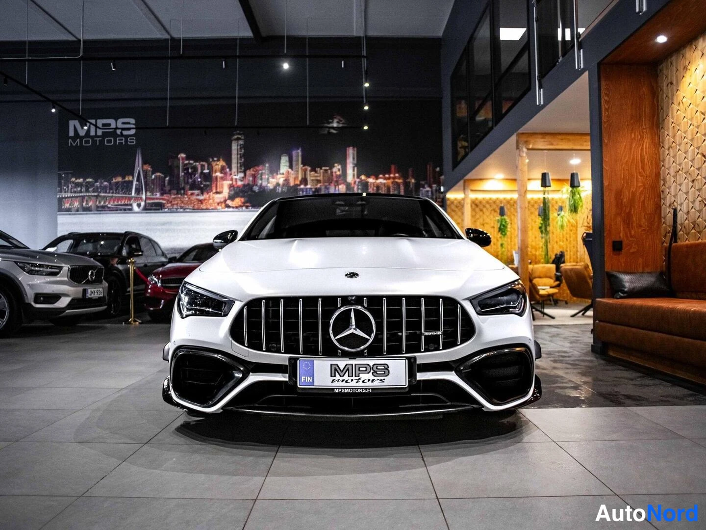 Valkoinen Mercedes-Benz CLA 45 2022, edestä, kuva 5
