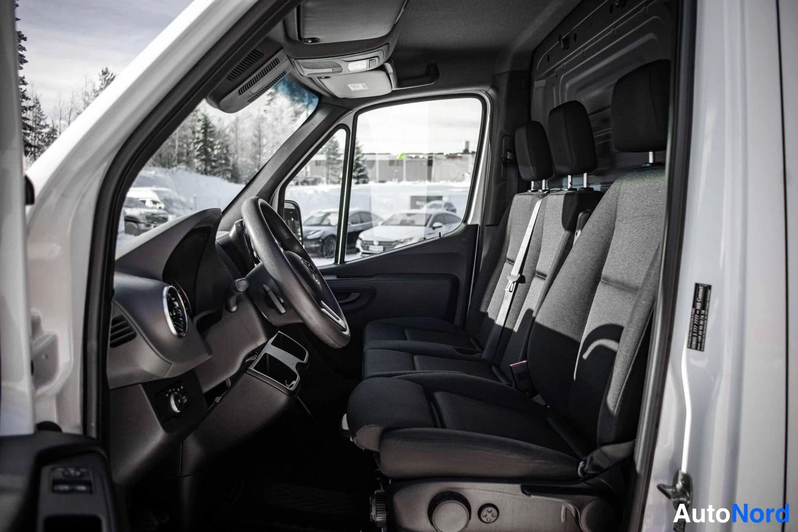 Valkoinen Mercedes-Benz Sprinter 316 CDI 2019, etuistuimet, kuva 12