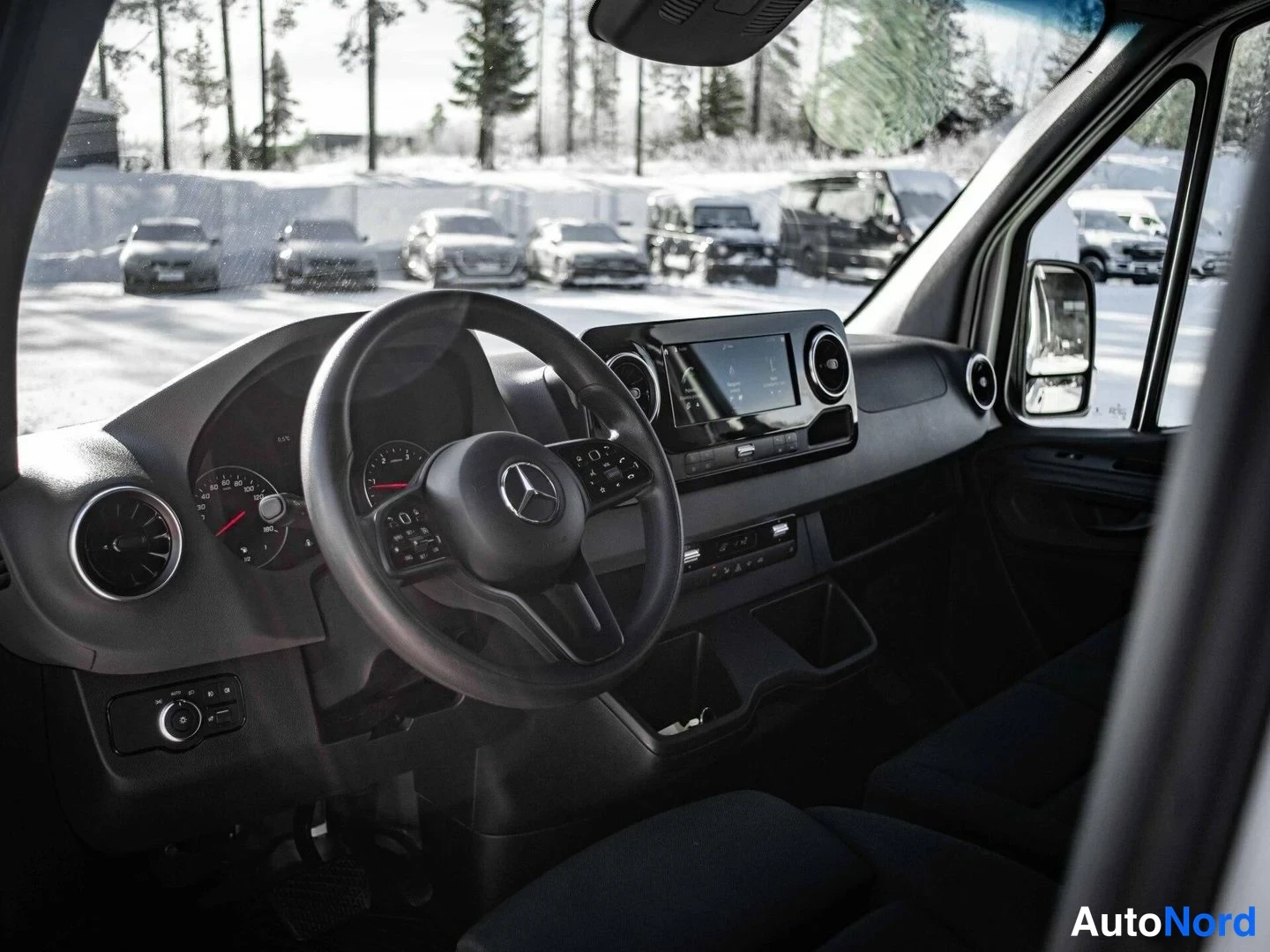 Valkoinen Mercedes-Benz Sprinter 316 CDI 2019, ohjaamo, kuva 10