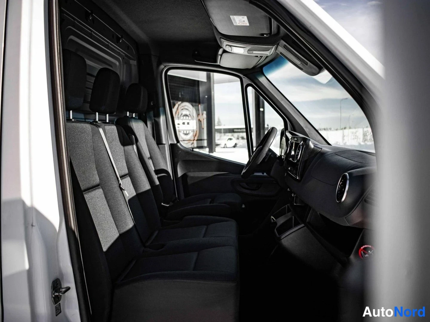 Valkoinen Mercedes-Benz Sprinter 316 CDI 2019, etuistuimet, kuva 13