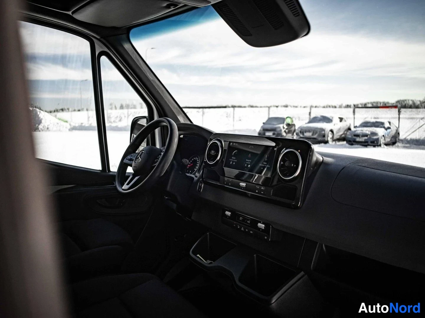 Valkoinen Mercedes-Benz Sprinter 316 CDI 2019, ohjaamo, kuva 11