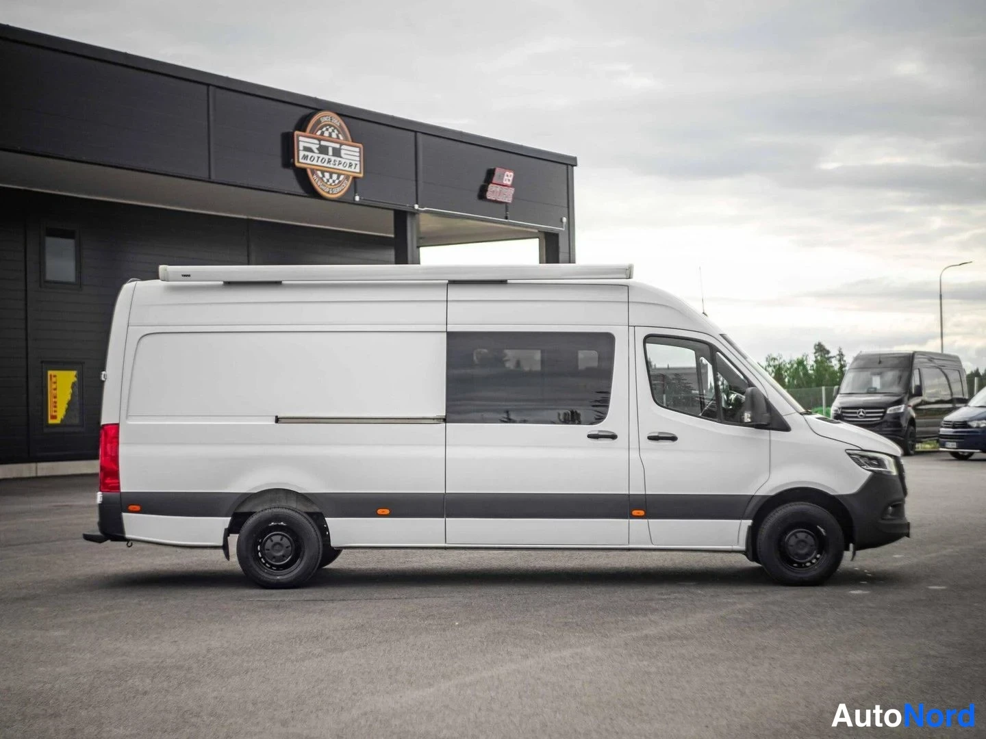 Valkoinen Mercedes-Benz Sprinter 316 CDI 2019, sivulta, kuva 6