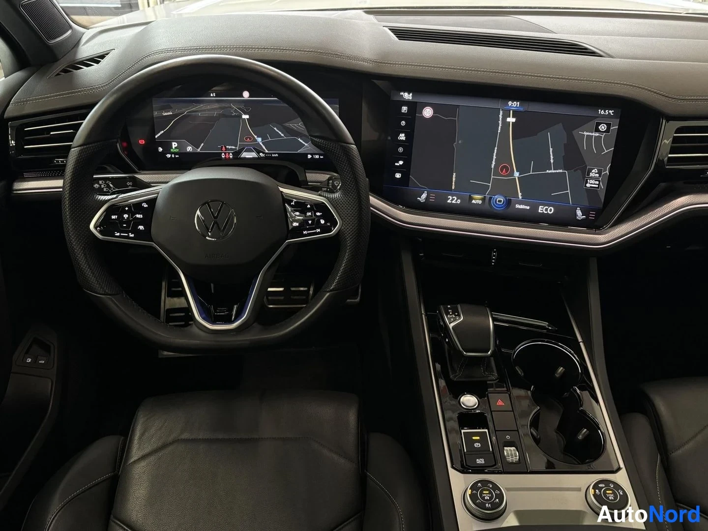 Valkoinen Volkswagen Touareg 2021, ohjaamo, kuva 12