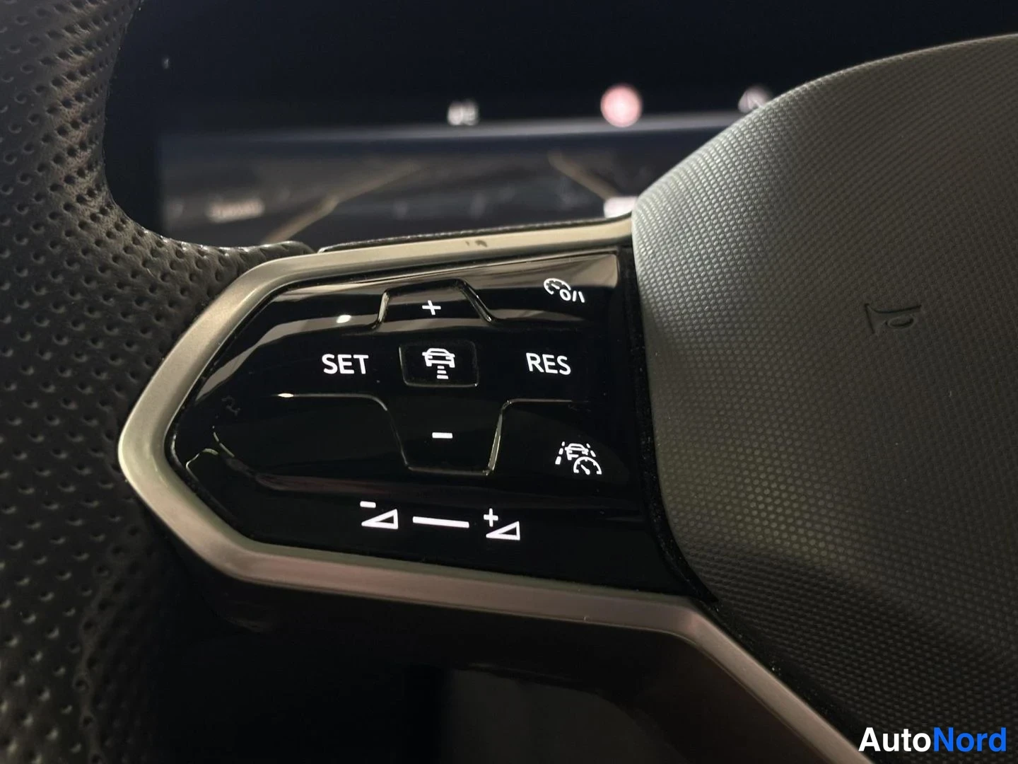 Valkoinen Volkswagen Touareg 2021, yksityiskohta, kuva 21