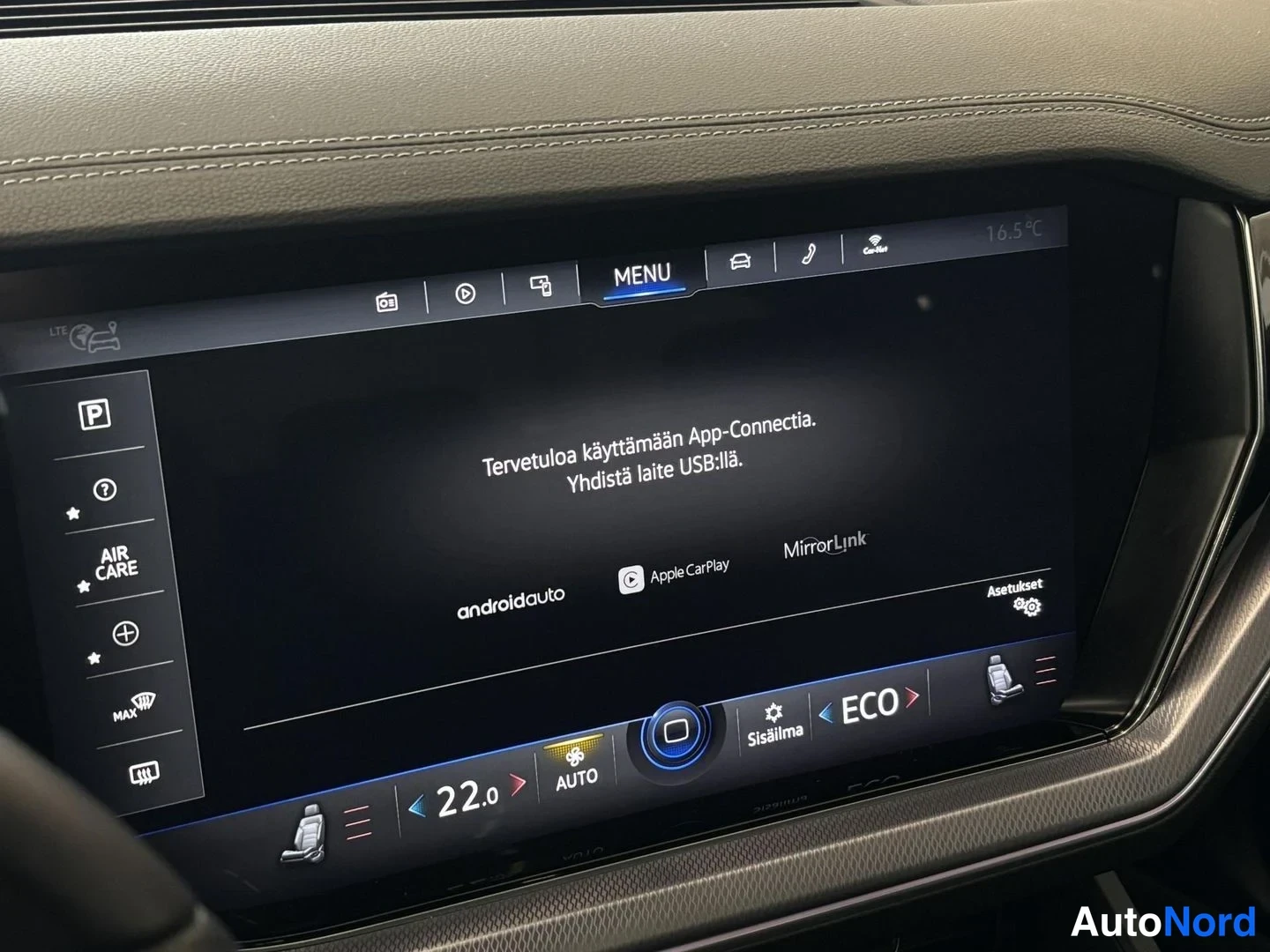Valkoinen Volkswagen Touareg 2021, ohjaamo, kuva 15