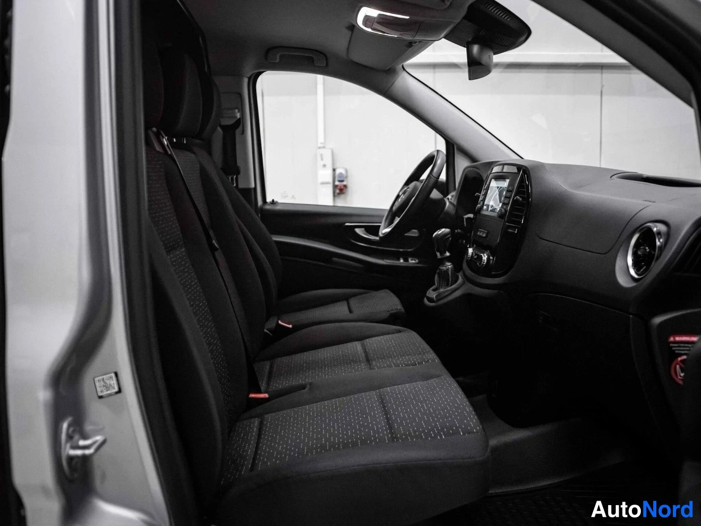 Hopea Mercedes-Benz Vito 116 CDI 2022, etuistuimet, kuva 11